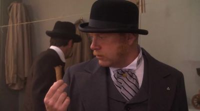 He's been here recently.
It's still fresh. - Murdoch Mysteries