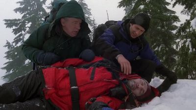 - He's been shot.
- God... - The X-Files