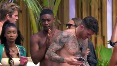 >> HE'S BEEN WANTING A TEXT
FOREVER. - Love Island