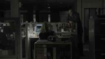 - He's big and strong, that's risky.
- He had a stun gun. - The Bridge