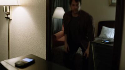 He's calling someone. - Homeland