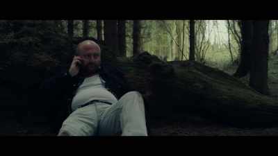 -He's chasing me right now.
-[Frankie] Hey! - Bad Day for the Cut