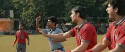 He's cheating! It's clear he's cheating! - Chhichhore