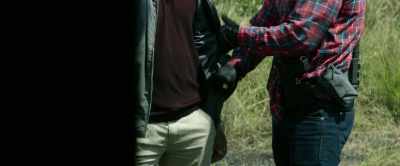 He's clear.
Put him on the plane. - Mile 22