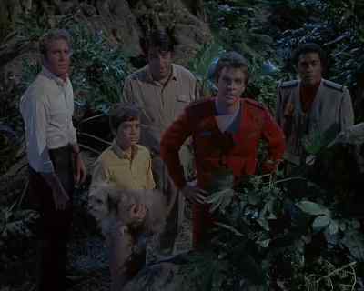 He's comin'
straight for us!
Take cover! - Land of the Giants