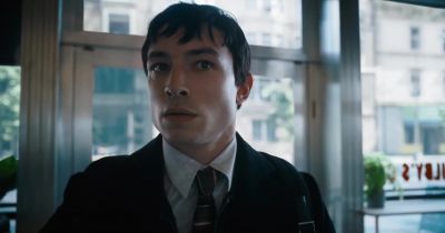 - He's coming back around!
- Yeah, to die! - The Flash