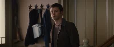 He's coming here, Jess. - Looper