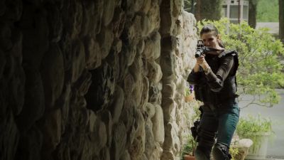            He's down.
                           Move. - NCIS: Los Angeles