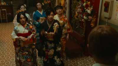 -He's finally here!
-Did you forget? I told you we'd go pray. - Asakusa Kid