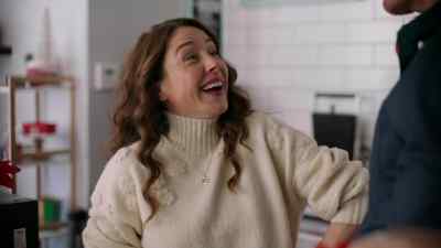 - He's so funny. - Christmas, Love and Fudge