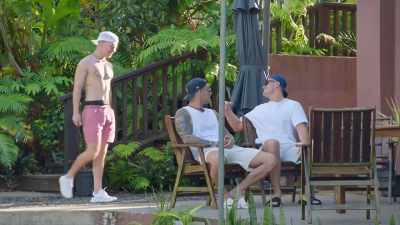 - He's getting chewed
up and spat out. Yeah. - FBOY Island NZ