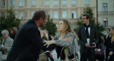 - He's going to kill you too!
- Calm down! Shut up! - The Square