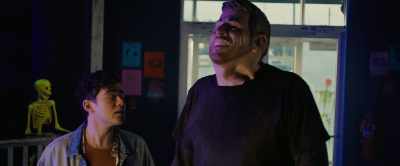 - He's gonna kill him!
- I literally can't understand you. - Freaky