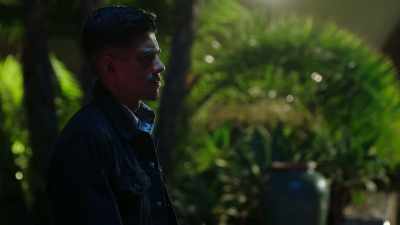 -He's gonna kill us.
-We can't run-- - Flipped