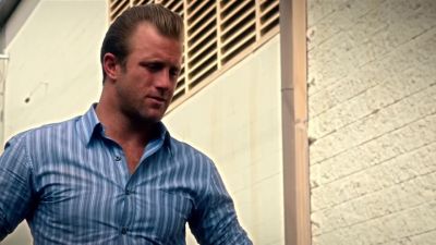 He's got a round missing. - Hawaii Five-0