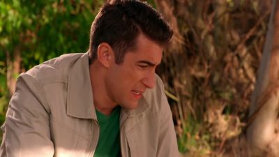He's got an injury
on his right leg, - CSI: Miami