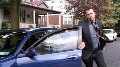 He's got to be in there. - Blue Bloods