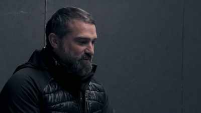 He's got his feet up,
he's enjoying a nice warm bed. - Celebrity SAS: Who Dares Wins