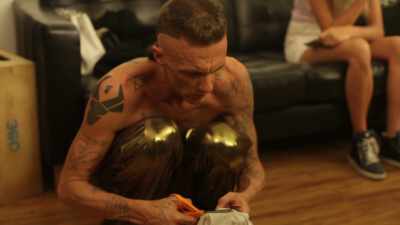 He's got itchy fingers - ZEF - The Story of Die Antwoord