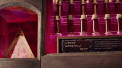 He's got jewelry, ancient tools,
rare kyber crystals. - Star Wars: Galaxy's Edge - Adventure Awaits