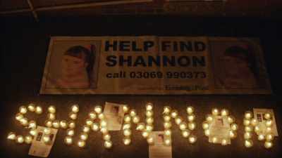 ♪ He's got Shannon and her family
in his hands - The Moorside
