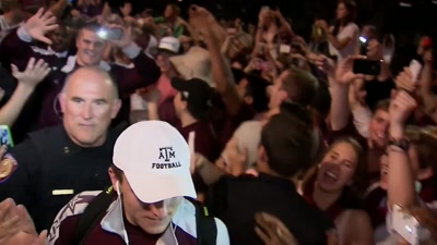 - He's got Swope.
- My gosh, what a pass! - Untold: Johnny Football
