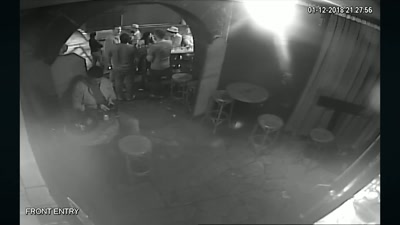 He's grabbed her bag,
he's opened the purse - Killers: Caught on Camera