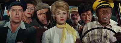 He's heading for the border! - It's a Mad Mad Mad Mad World