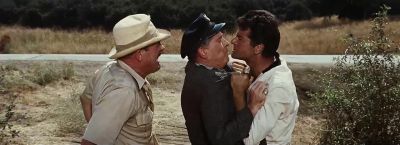 He's heading for the border - It's a Mad Mad Mad Mad World