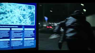 He's heading to the station.
Get them to stop the trains. - Virdee
