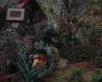 He's heading toward Dan
and the others fast. - Land of the Giants