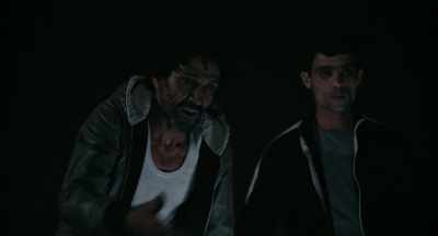 - He's heavy.
- The weights will drag him out. - Hounds