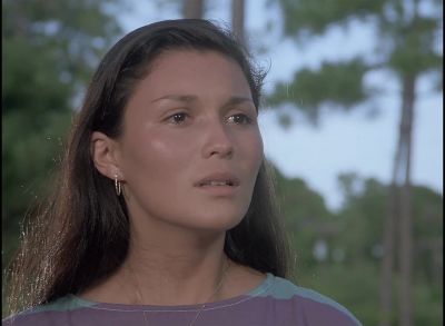 He's here. Everybody move. - Miami Vice