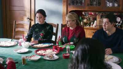 He's... He's doing a lot better.
Hey! - The Christmas Listing