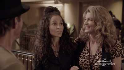 - He's hilarious.
- Uh, hi. I'm Naomi, - Perfect Harmony
