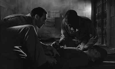 He's hurt bad. He's hurt bad. - Birdman of Alcatraz
