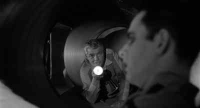 He's in here. - It! The Terror from Beyond Space