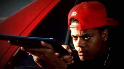 He's in the back seat,
and he pulls the gun out, - Death by Fame