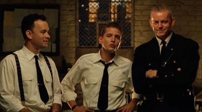 He's in the damn restraint room. - The Green Mile