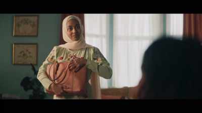 - He's just a friend.
We're going as mutual friends. - We Are Lady Parts