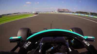 -He's just pulling away.
-Copy. - Formula 1: Drive to Survive