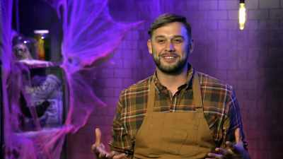 He's just wearing
a button-down white t-shirt, - Halloween Cookie Challenge