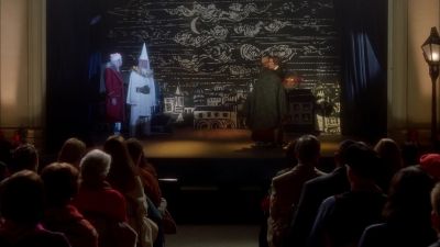 He's kissing his sister - Surviving Christmas