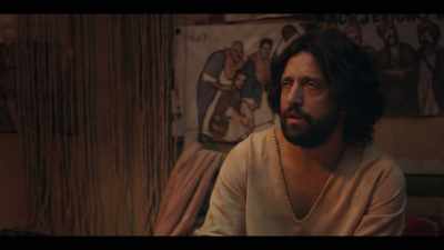 - He's like a babysitter.
- I'll throw a cabinet at him. - The First Temptation of Christ