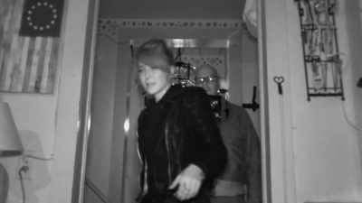 He's like this.
He's standing like this. - The Holzer Files