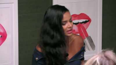 HE'S LITERALLY HITTING IT OFF
WITH EMILY -- - Love Island
