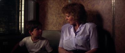 He's lying mom He's a train robber - Narrow Margin