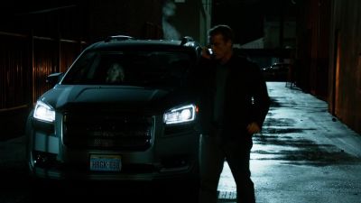 He's making a call. - CSI: Crime Scene Investigation
