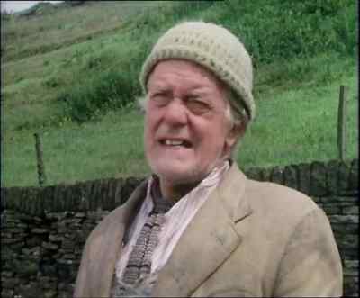 He's never going to fit underneath. - Last of the Summer Wine