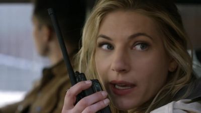He's not answering. - Big Sky